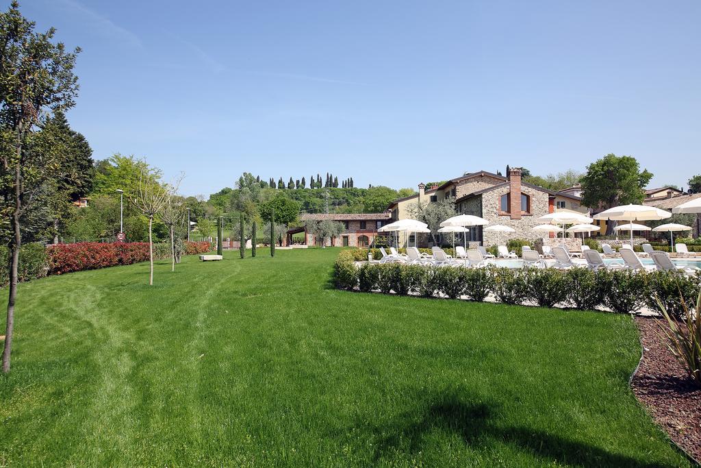 Residence Borgo Mondragon ลาซีเซ ภายนอก รูปภาพ