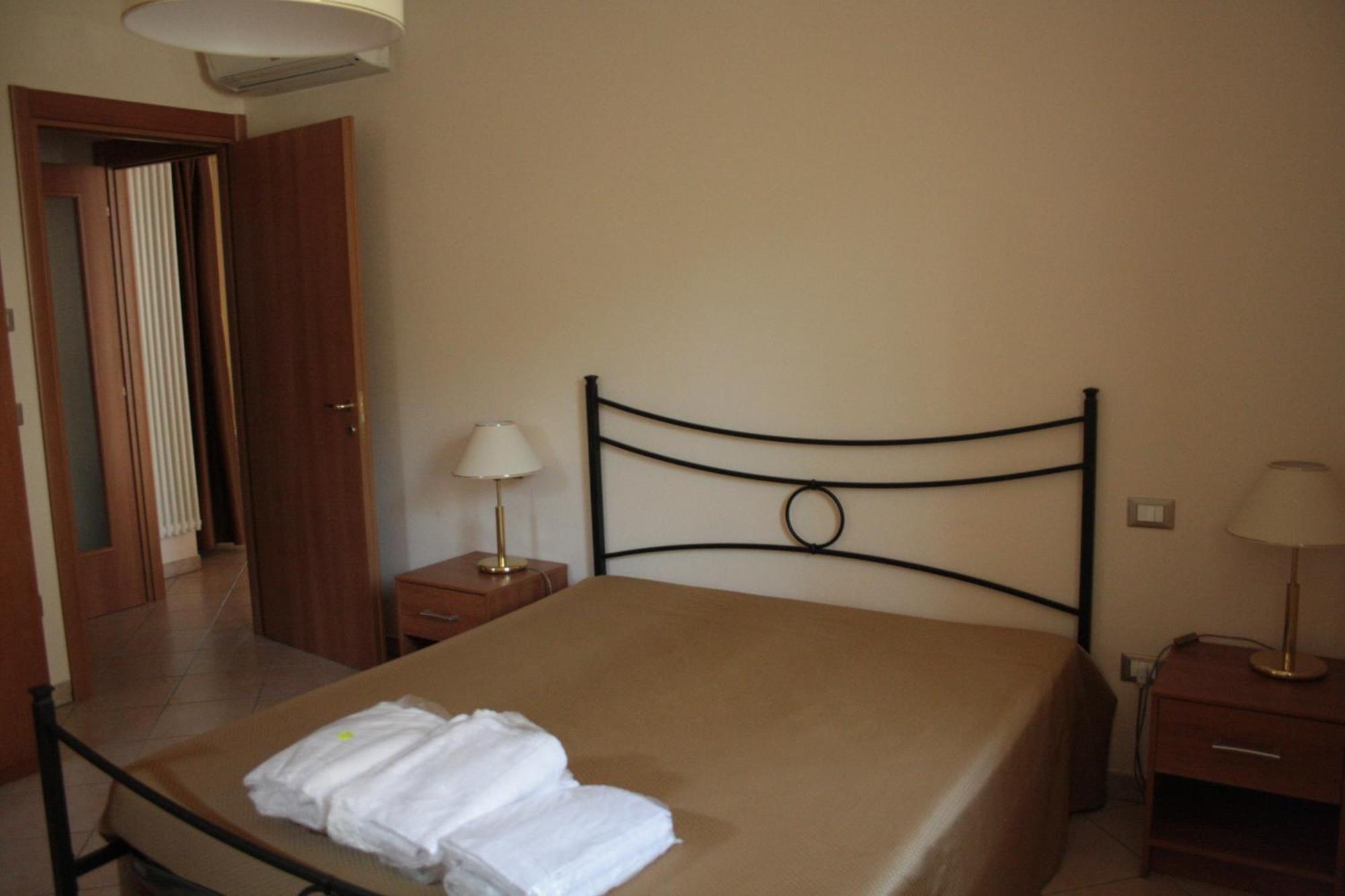 Residence Borgo Mondragon ลาซีเซ ภายนอก รูปภาพ