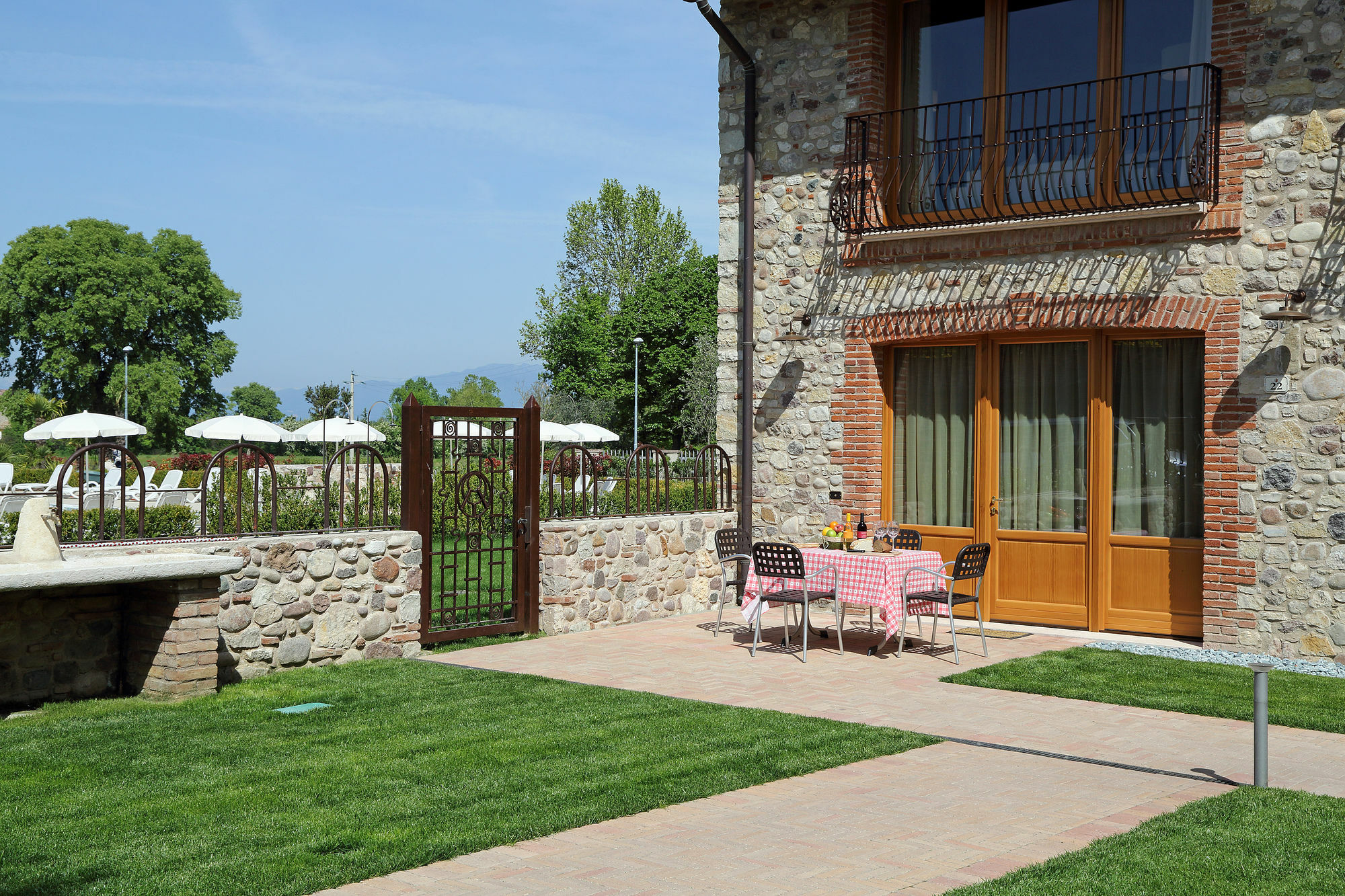 Residence Borgo Mondragon ลาซีเซ ภายนอก รูปภาพ